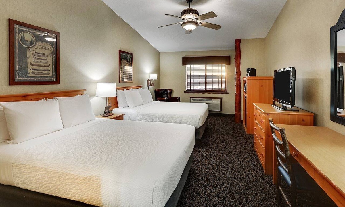 Moline Hotel | Stoney Creek Moline Stay w/Onsite gym | 1 King Bed | 4.0 mi to Figge Art Museum