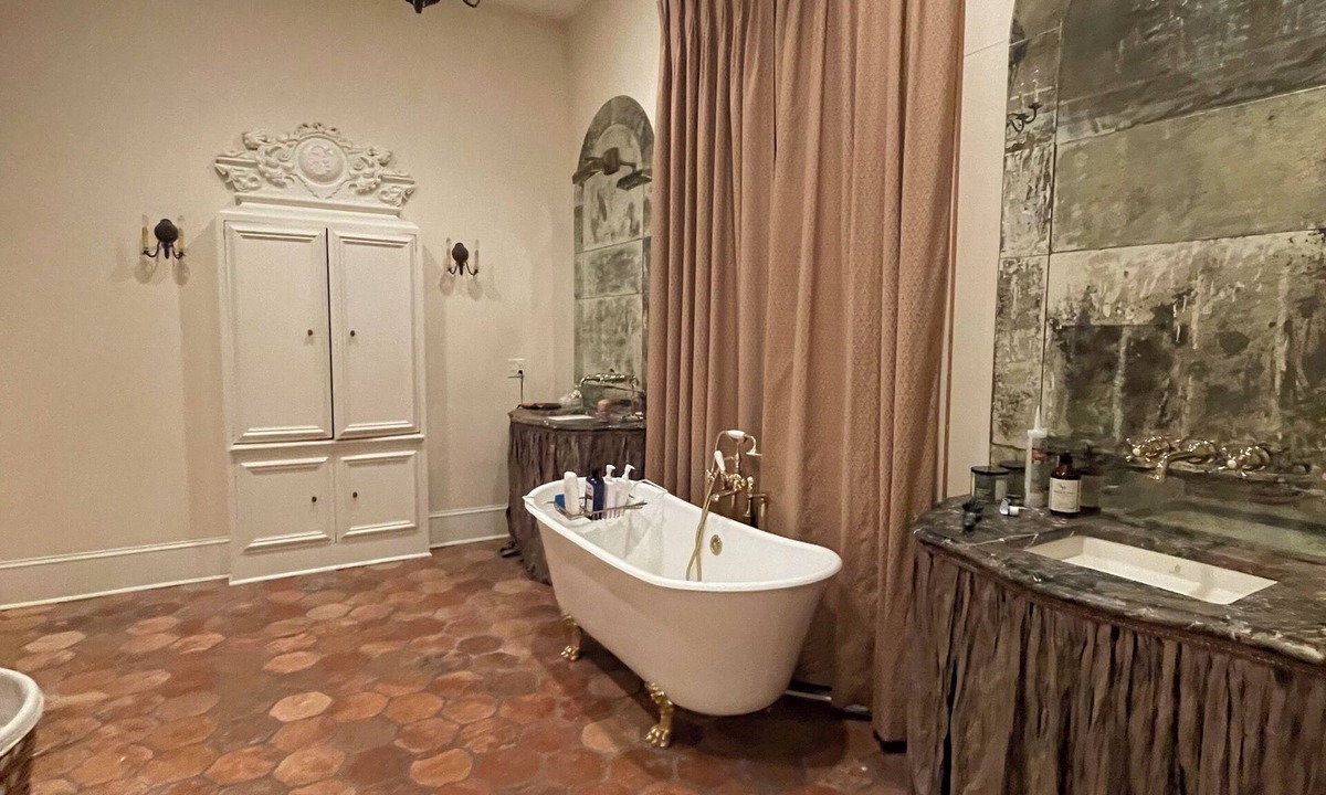 East Memphis Villa | Stunning 3-bedroom Mansion with in Prime East Memphis