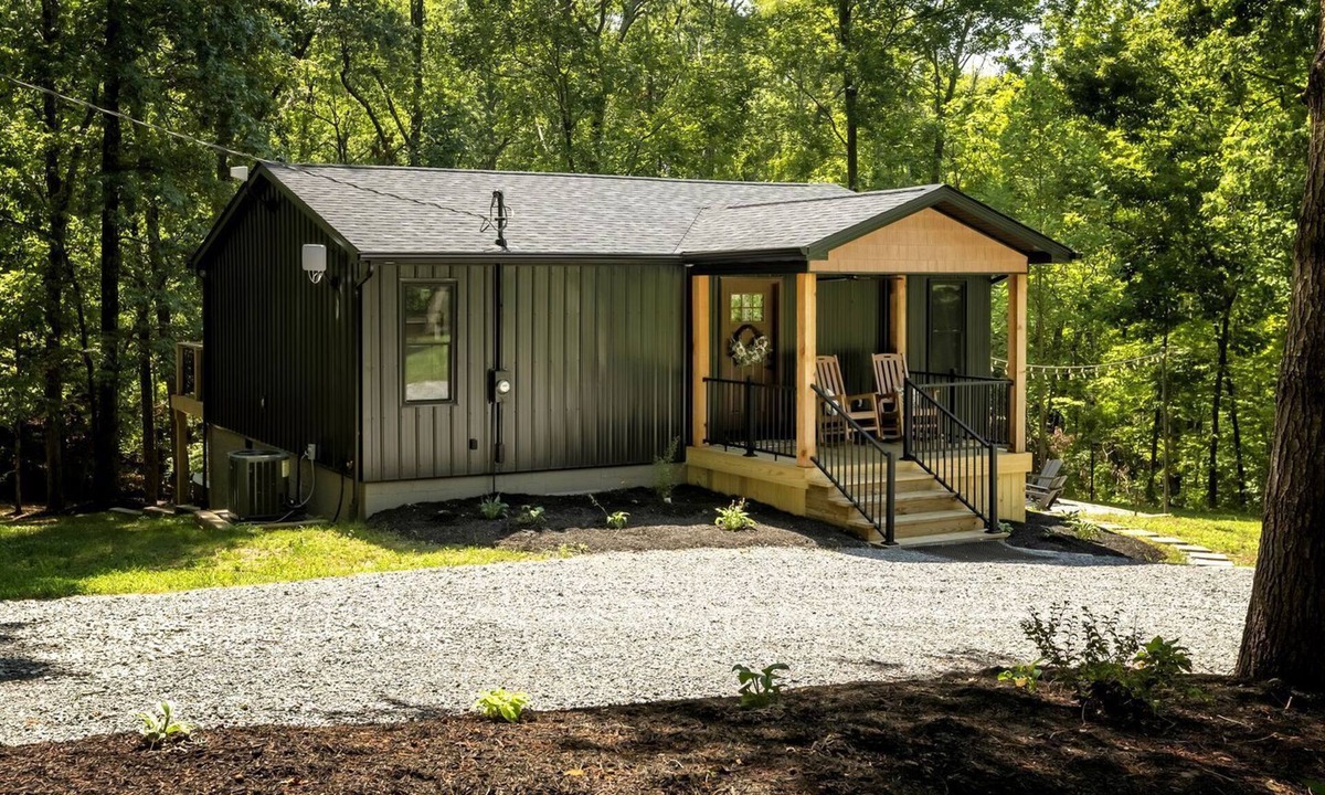 Goreville House | Stunning Modern Cabin with Hot-tub in Makanda, illinois
