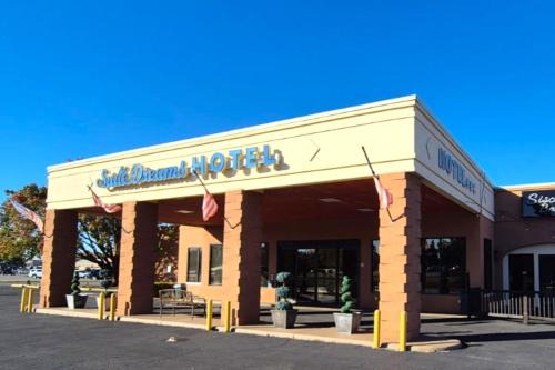 Mattoon Hotel | Suite Dreams Hotel