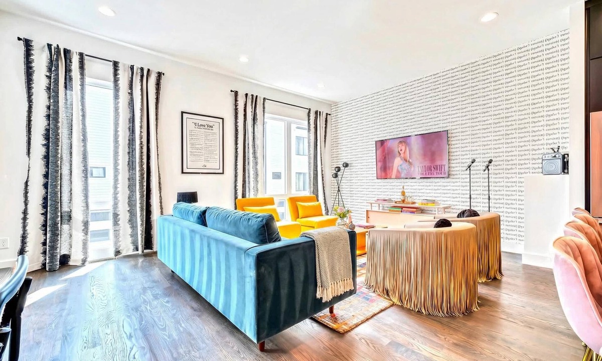 Katie Hill Neighborhood House | Summer double rooftops, hot tubs, skyline views near Broadway & Nissan Stadium