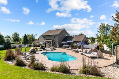 Appleton House | Sunny Days Await Seasonal Pool & Hot Tub Retreat