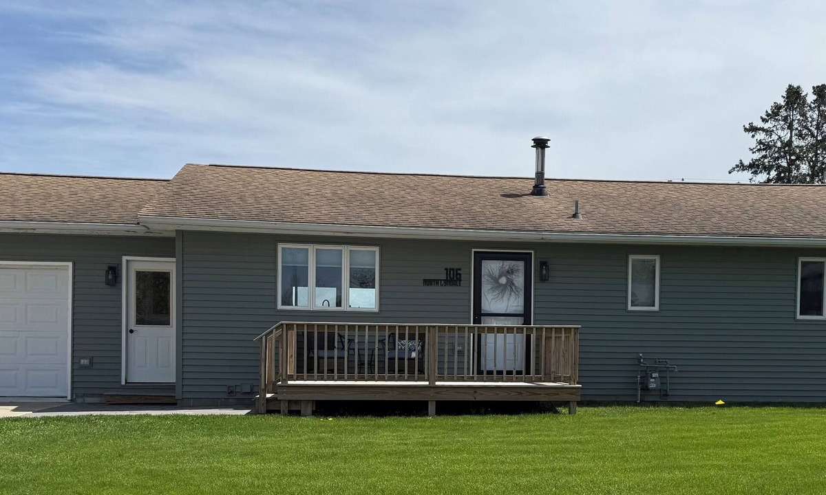 Mabel House | Sunrise Estate ~ 3-bedroom house with cozy sunrise view in charming Mabel