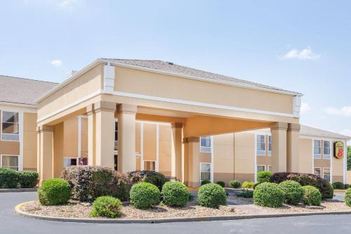 Haubstadt Hotel | Super 8 by Wyndham Evansville North