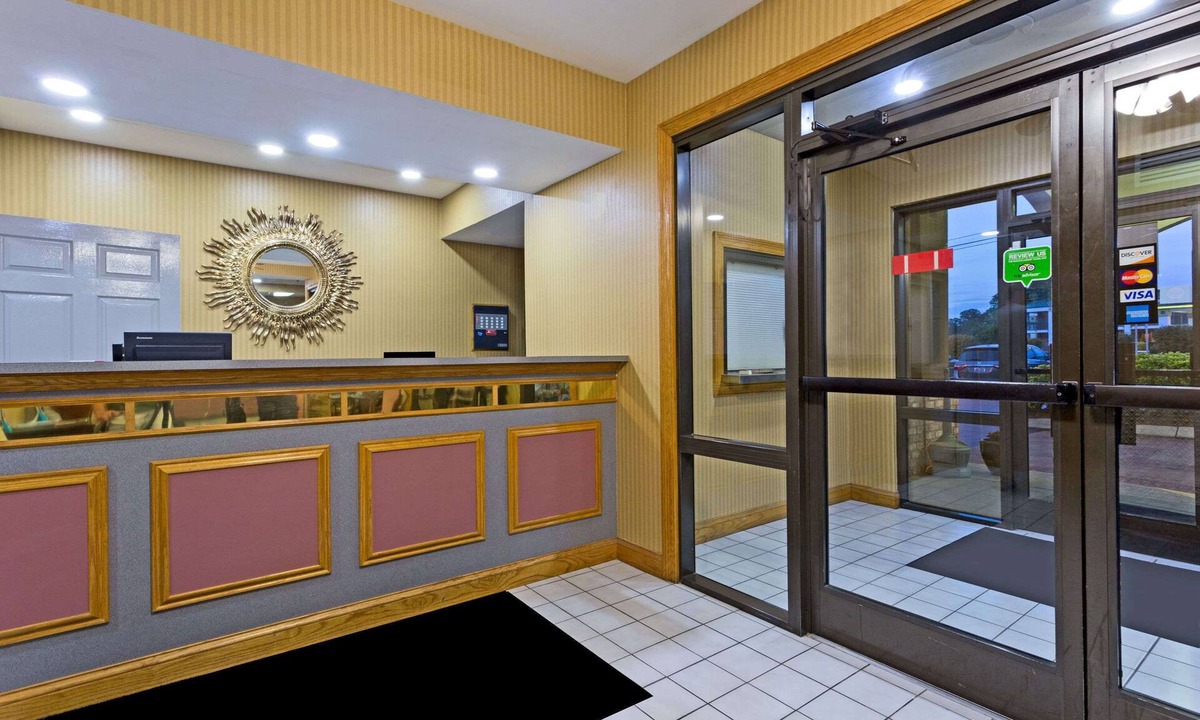Franklin Hotel | Super 8 by Wyndham Franklin Hwy 31