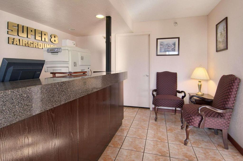Central Oklahoma City Hotel | Super 8 by Wyndham Oklahoma Fairgrounds