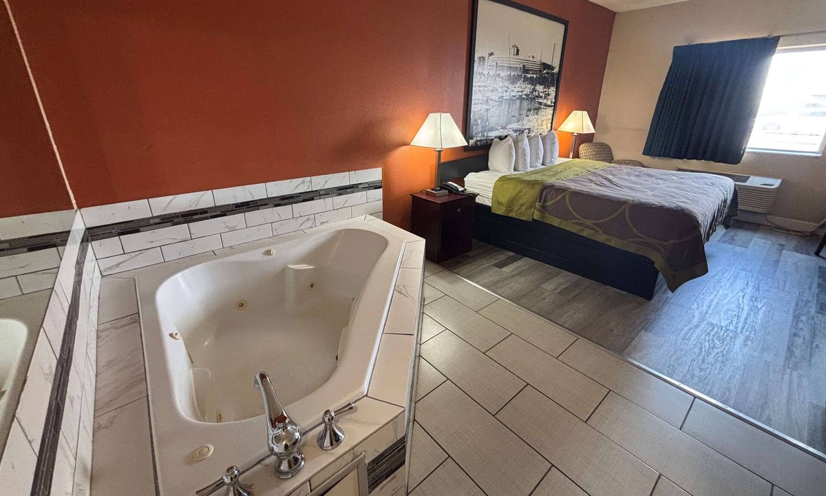 Mitchell Hotel | Super 8 by Wyndham Pontoon Beach IL/St. Louis MO Area