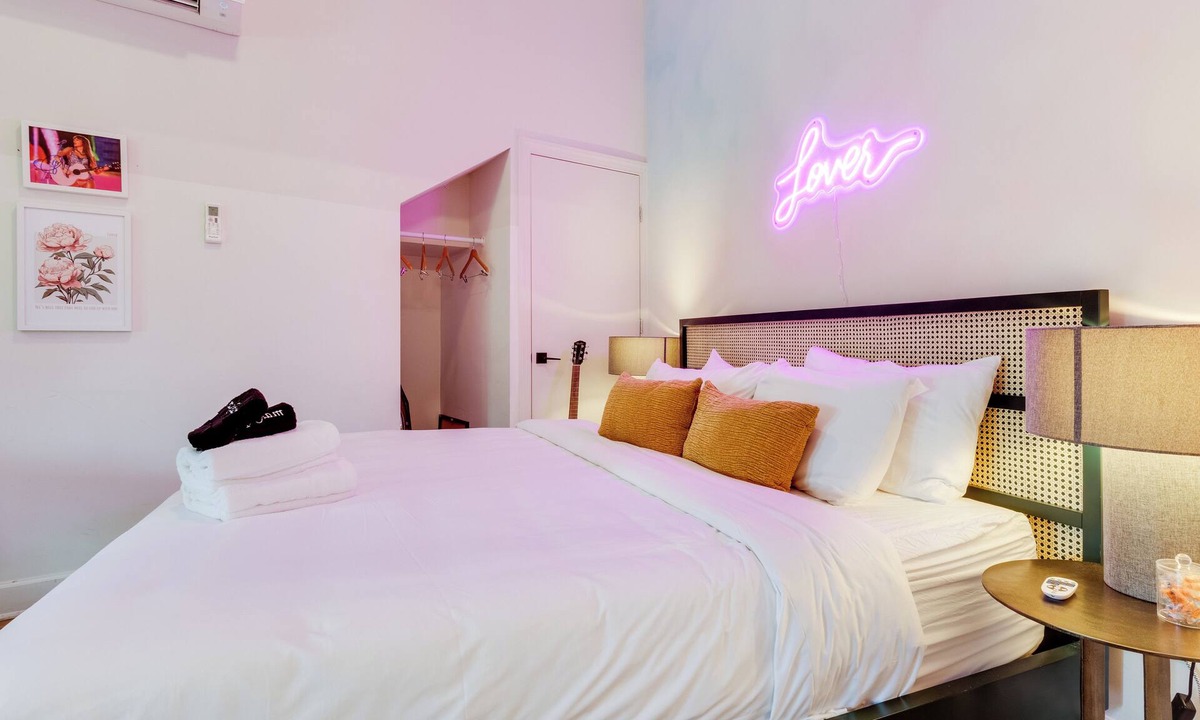 Buena Vista Apartment | Swiftie-Inspired Stay, Walkable to Broadway | The Love Story Suite by AvantStay