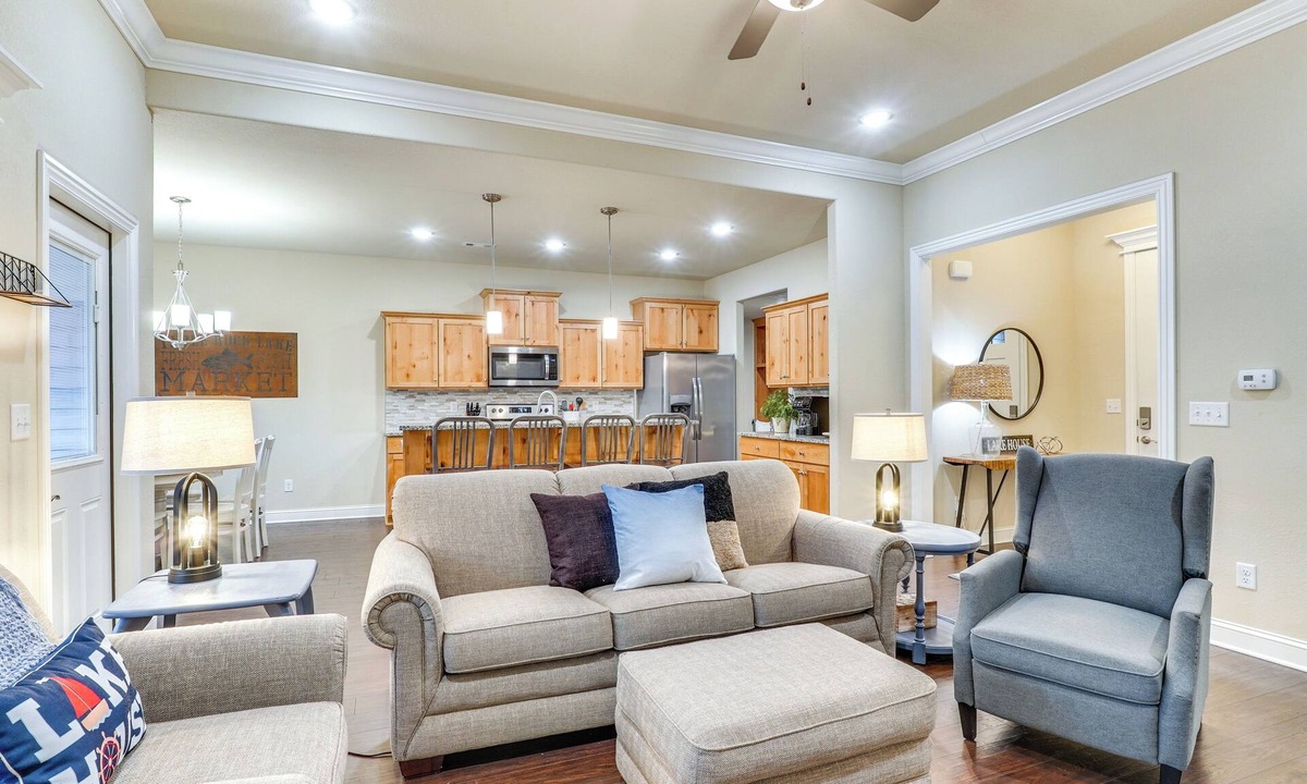 Holiday Island House | Table Rock Lake Retreat: Walk to Shore!