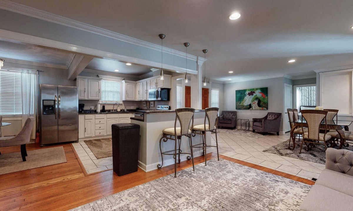 Green Hills House | The Beverly Hills of Nashville, Close to it all! No stairs and a pool table