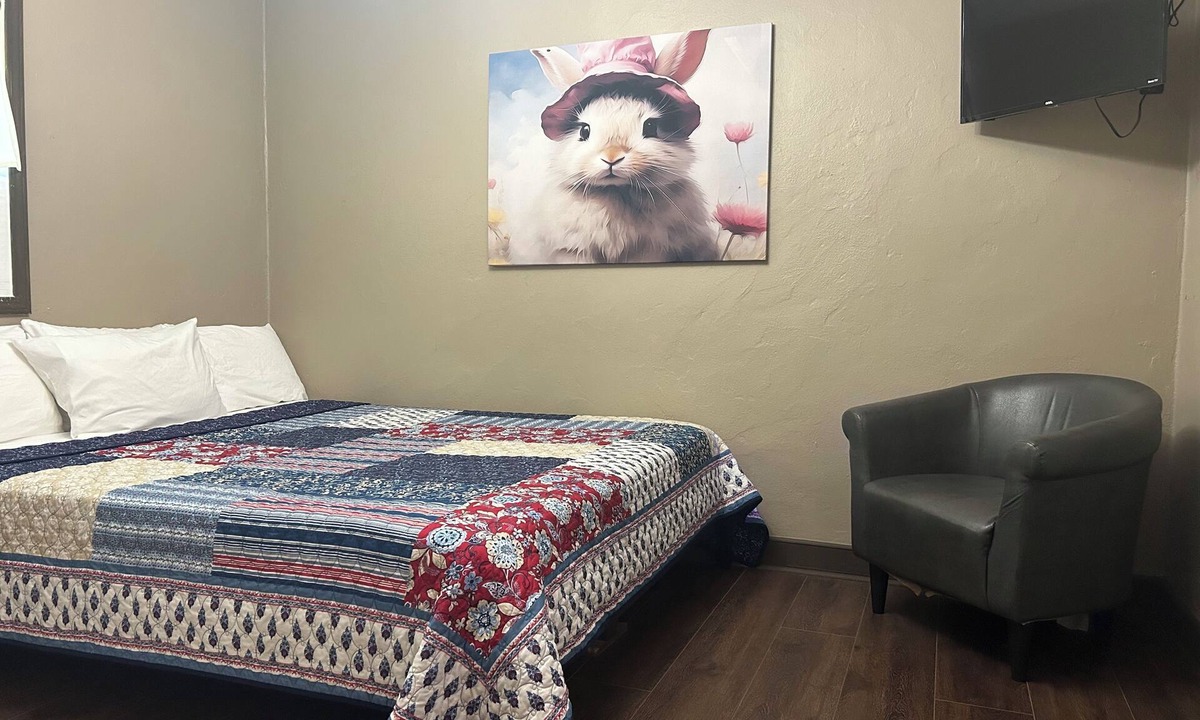 Aurora House | The Bunny Burrow in the quaint village of Aurora