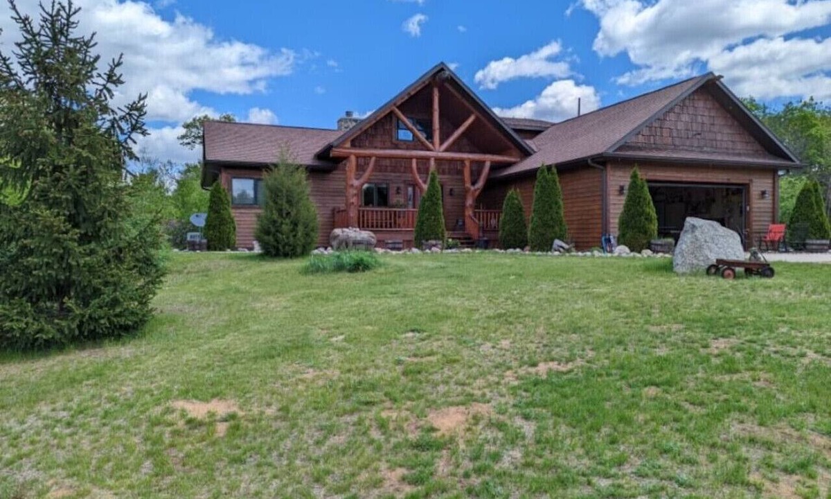 Necedah Cabin | The Cabin at The Land of the Yellow River Rentals