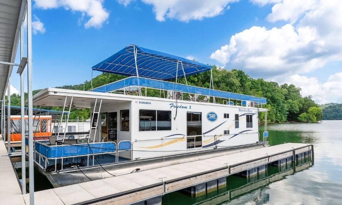 Allons Boat Rental | The Castaway Houseboat 53' - Smallest Houseboat, 3 bedrooms, waterslide, covered rooftop lounge area