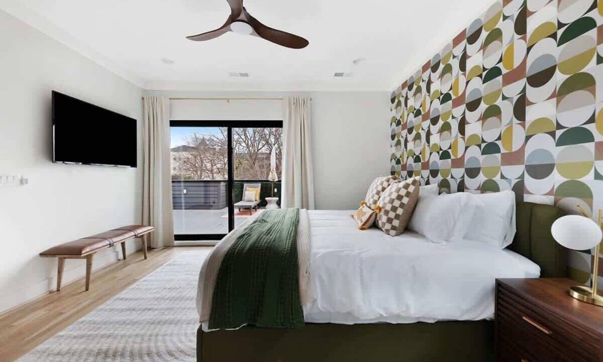 Eighth Avenue House | The Chorus- Rooftop Lounge + 1.5 miles to Broadway!