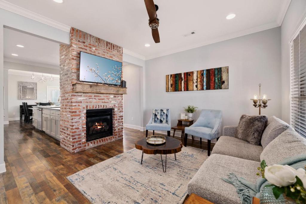 Rogers House | The Country Cottage - Half Mile from Railyard Bike Park