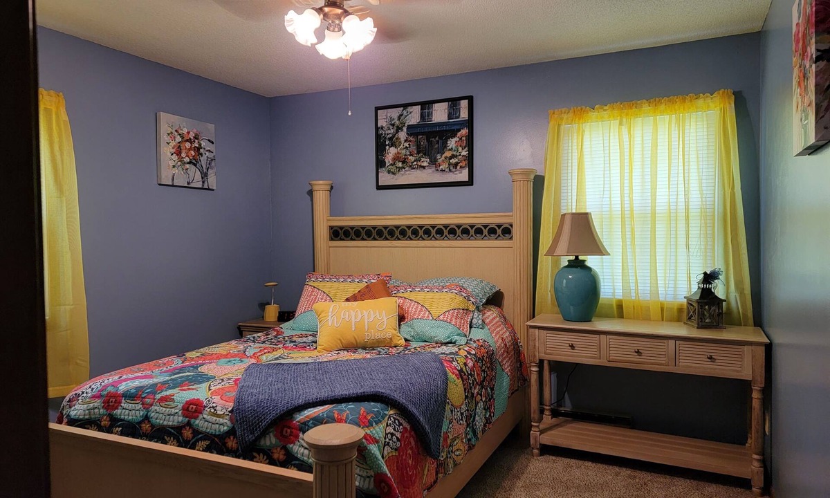 Casey House | THE GARDEN HOUSE A FEW BLOCKS FROM THE WORLD'S LARGEST & FAIRVIEW PARK