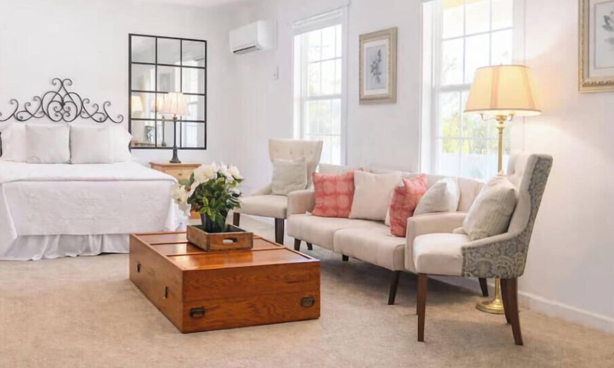 Spring Hill Apartment | The Gardenia Suites ™ - Suite B ~ Country feel in the heart of Spring Hill.