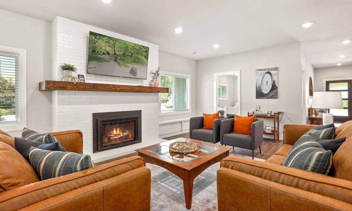 Springdale House | The George at 702 - 1 Mile to DT Springdale