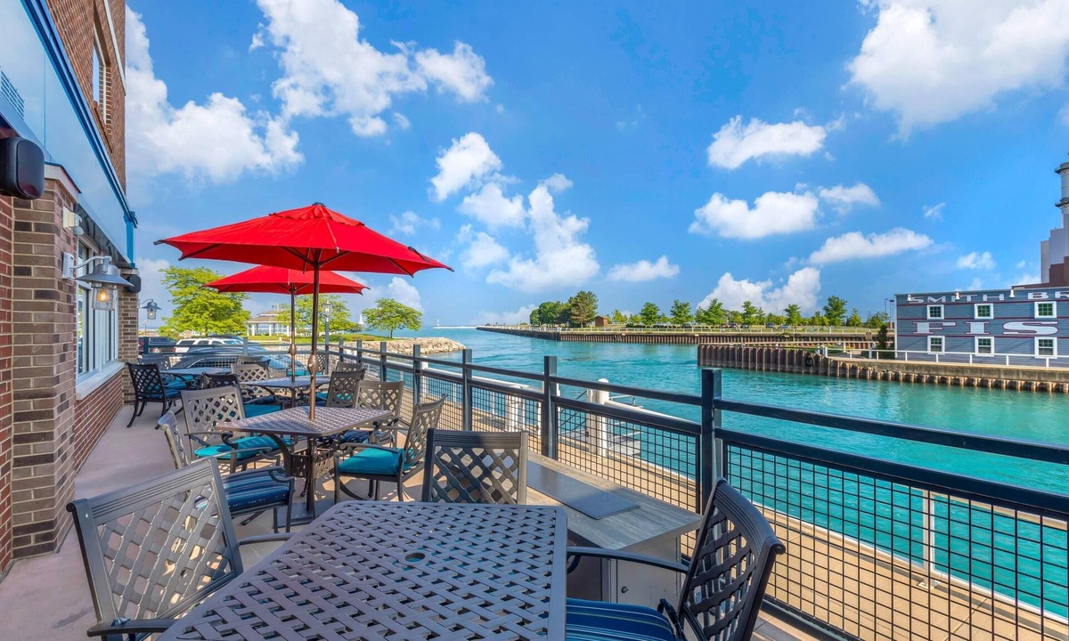 Port Washington Hotel | The Harborview on Lake Michigan, an Ascend Collection Hotel