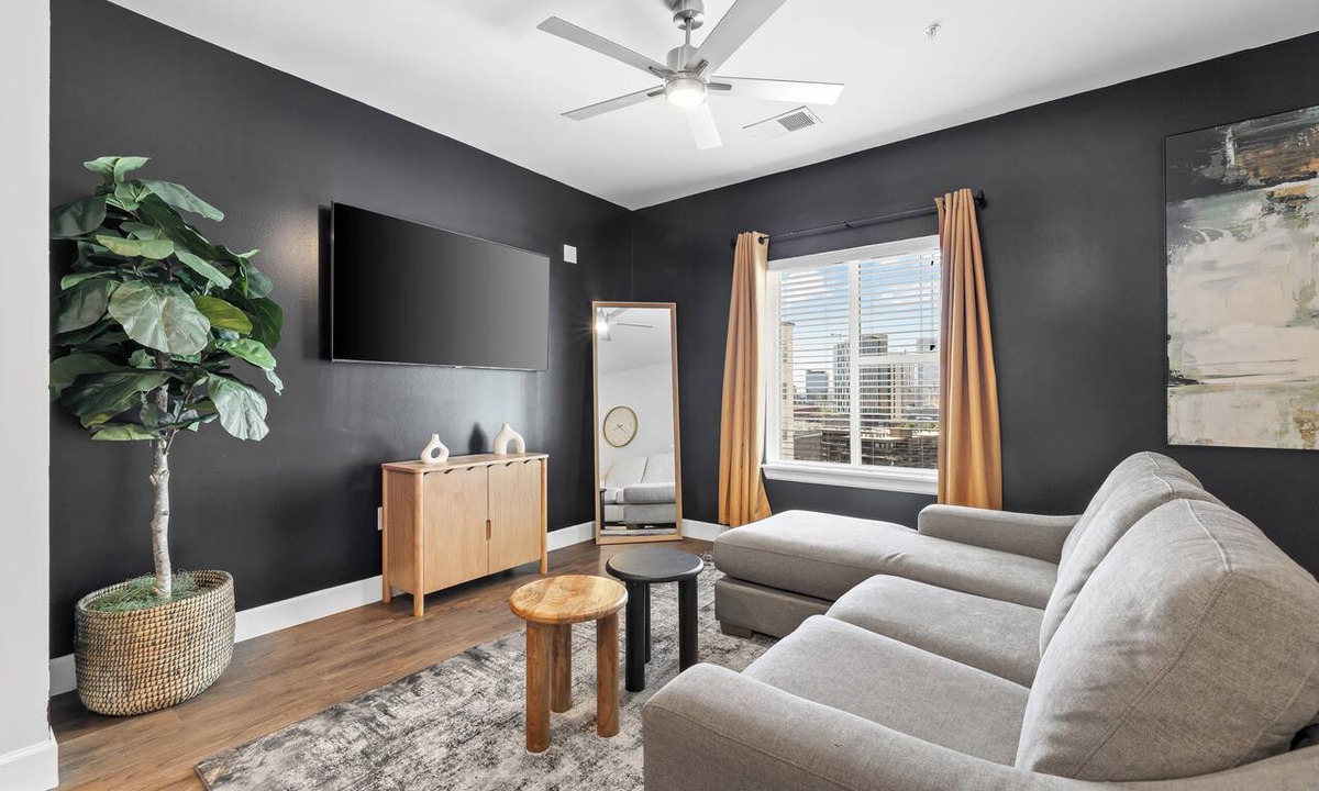 Eighth Avenue Apartment | The Hidden Hills Suite The Gulch