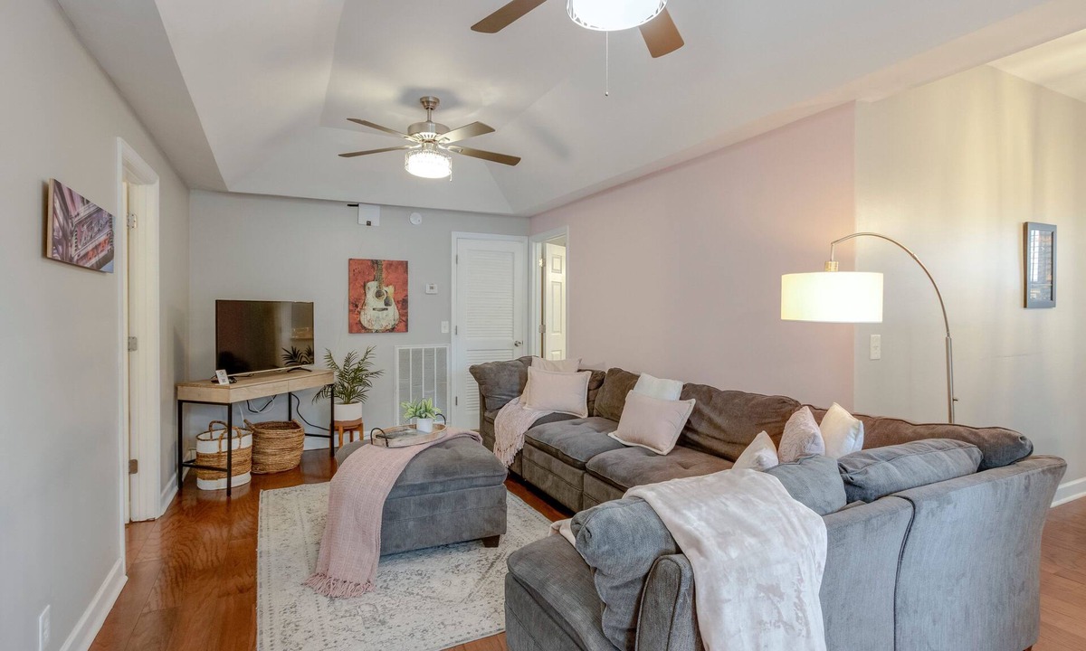 Hillsboro West End Condo | The Kearney♥Accessibility Features♥Free Parking/W+D/Family Friendly/Ensuites