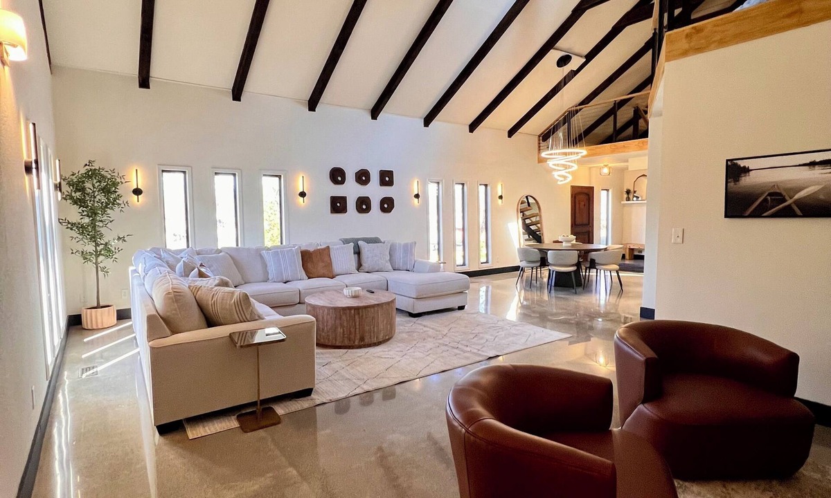 Louisville House | The Lake House at Louisville, lakefront house with dock
