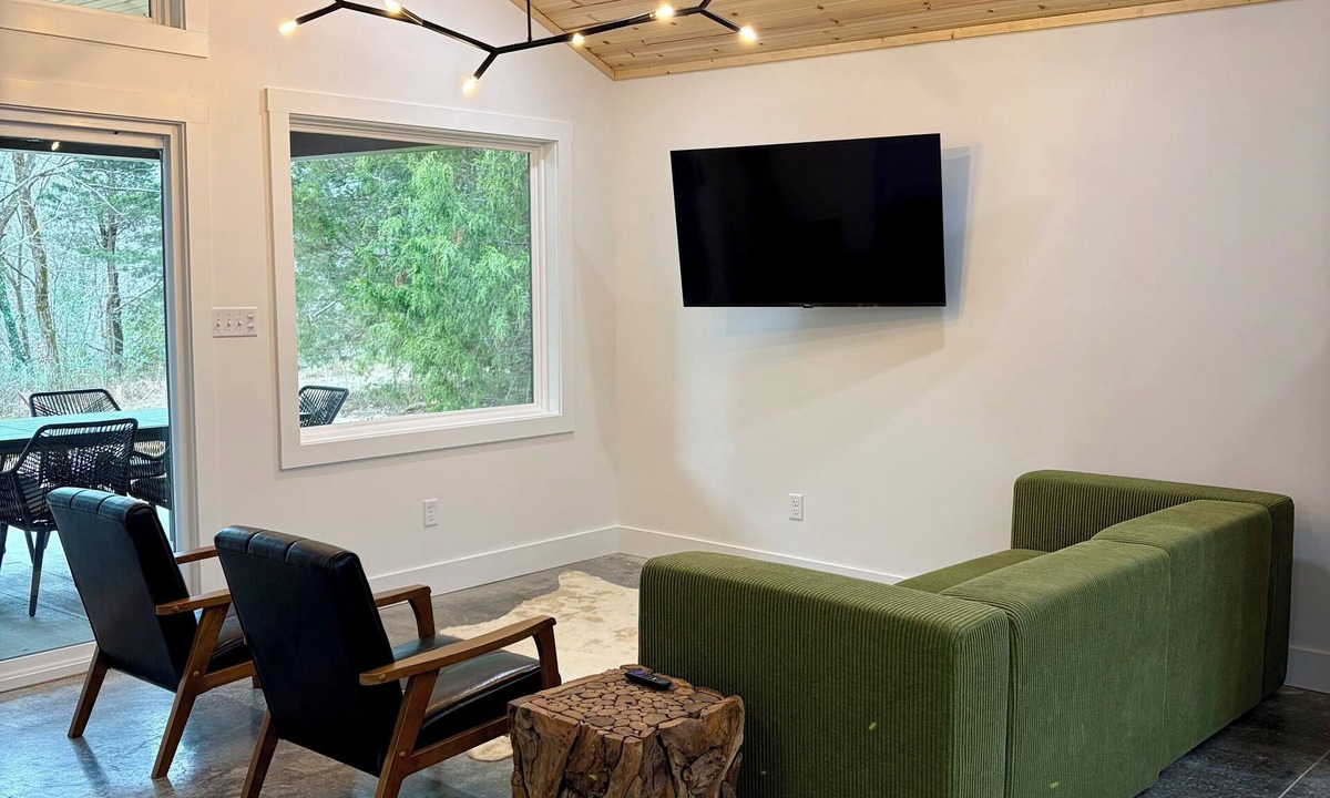 Cave City House | The Lodge at Mammoth Cave - Private Nature Retreat