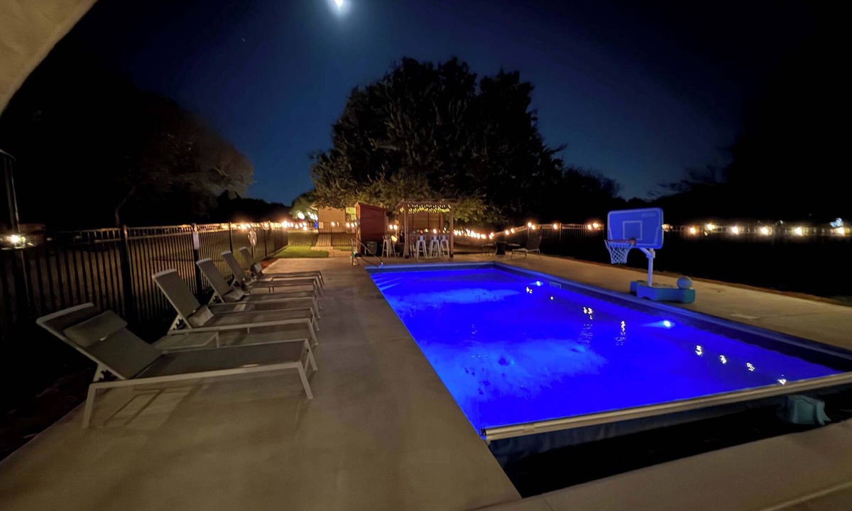 Lawton Villa | The Lodge-pool-Hot tub-7 BR, 6BA, dine 24,sleep 30