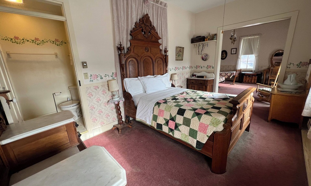 Bentonsport Bed & Breakfast | The Mason Suite – A Grand Historic Guest Room with Timeless Character