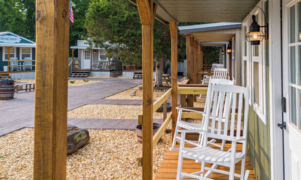 Grand Rivers Hotel | The Outpost