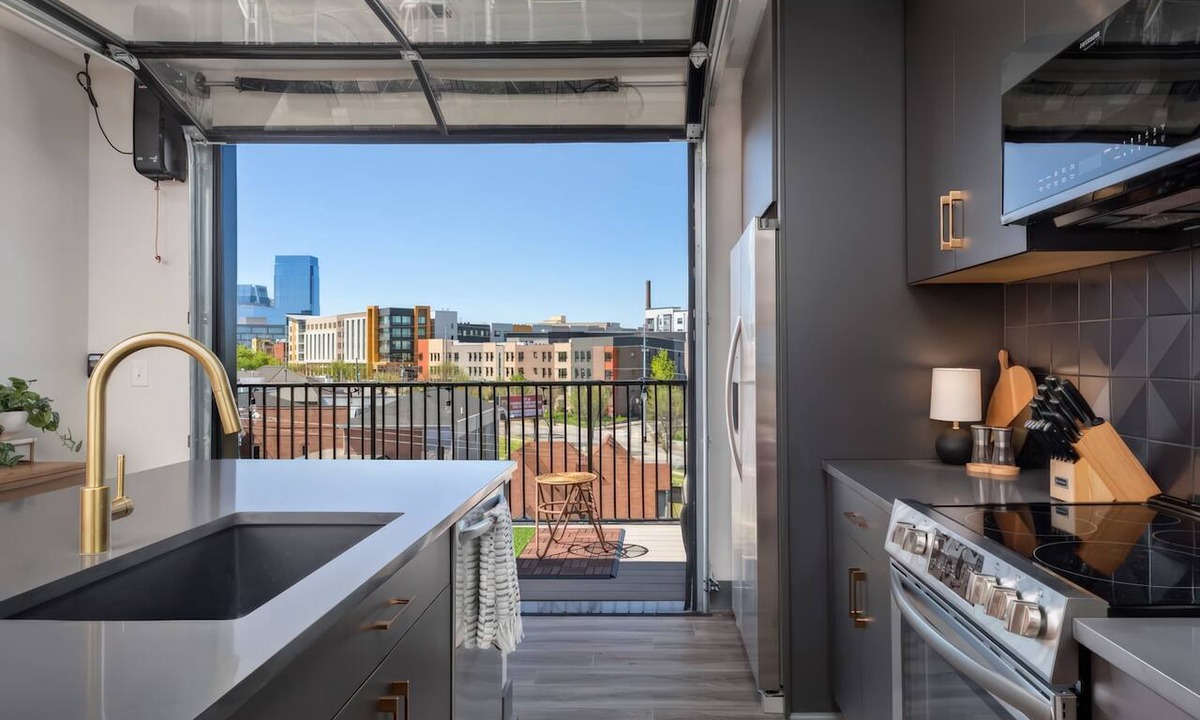 Rolling Mill Hill Apartment | The Penthouse - 3BR Rooftop - Downtown Nashville
