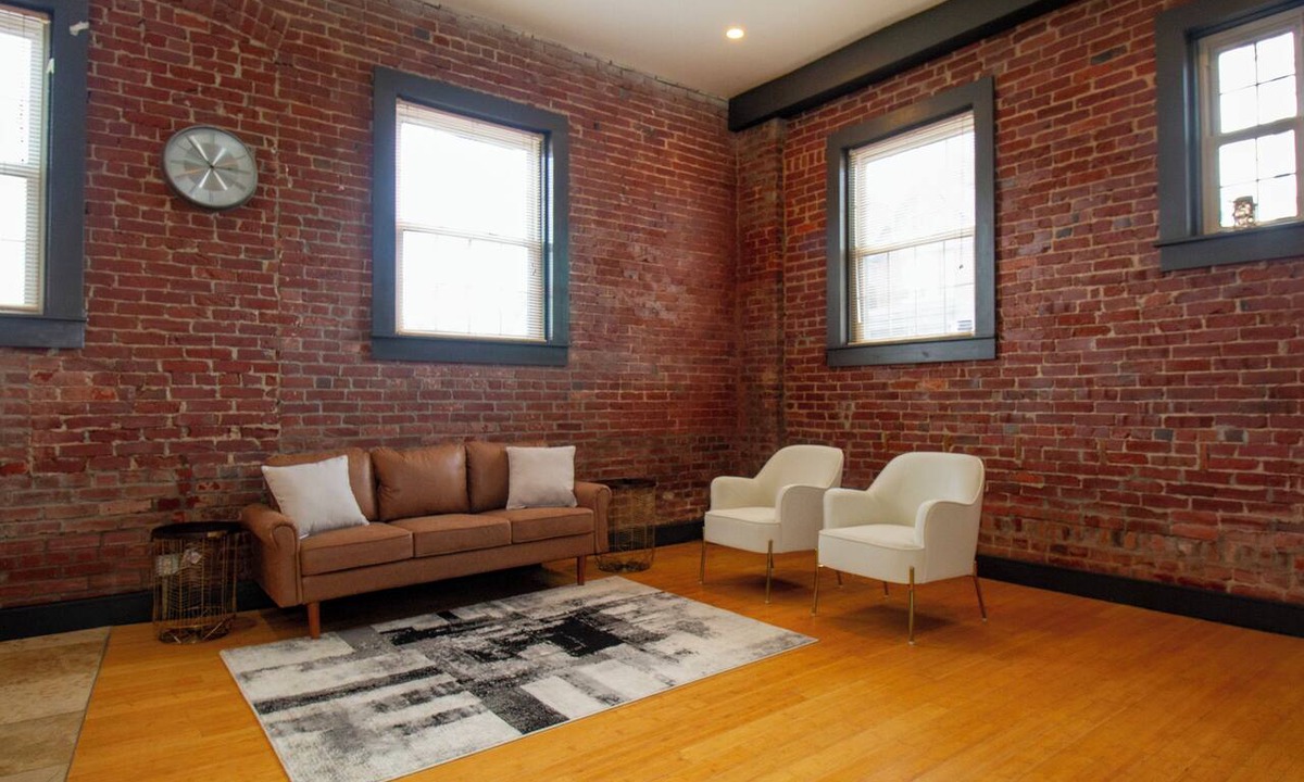 Evansville Apartment | The Pet Hospital at Mitchell House | 2BR/2BA Dual En-Suites | Downtown Evansv.