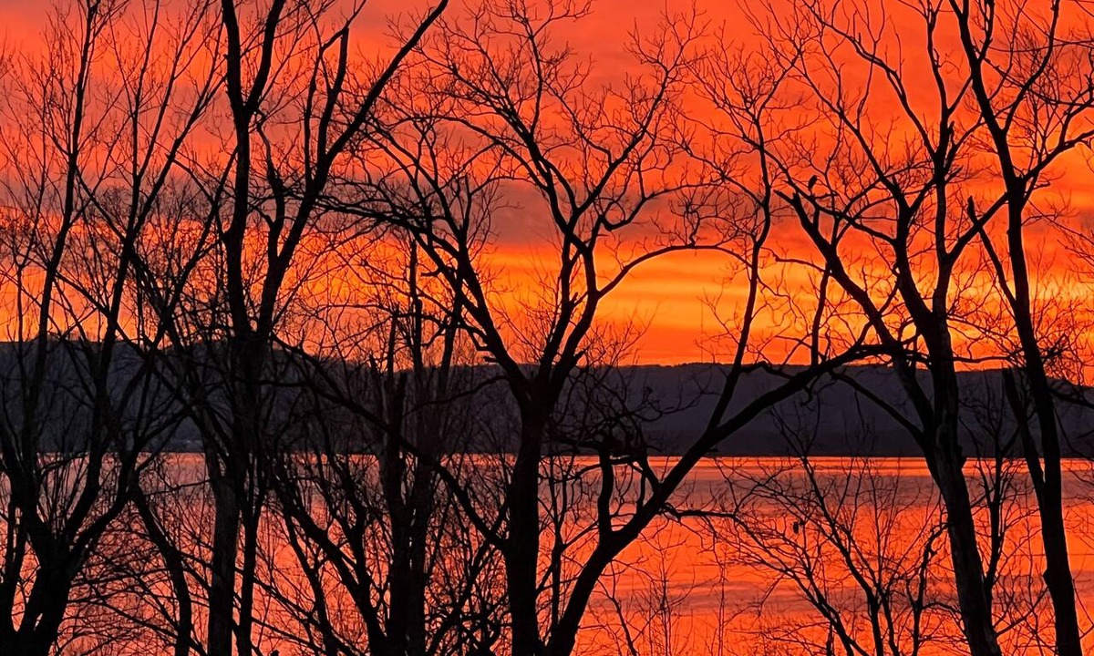 Ferryville House | The River House! A 4 bedroom retreat on the Mississippi River!