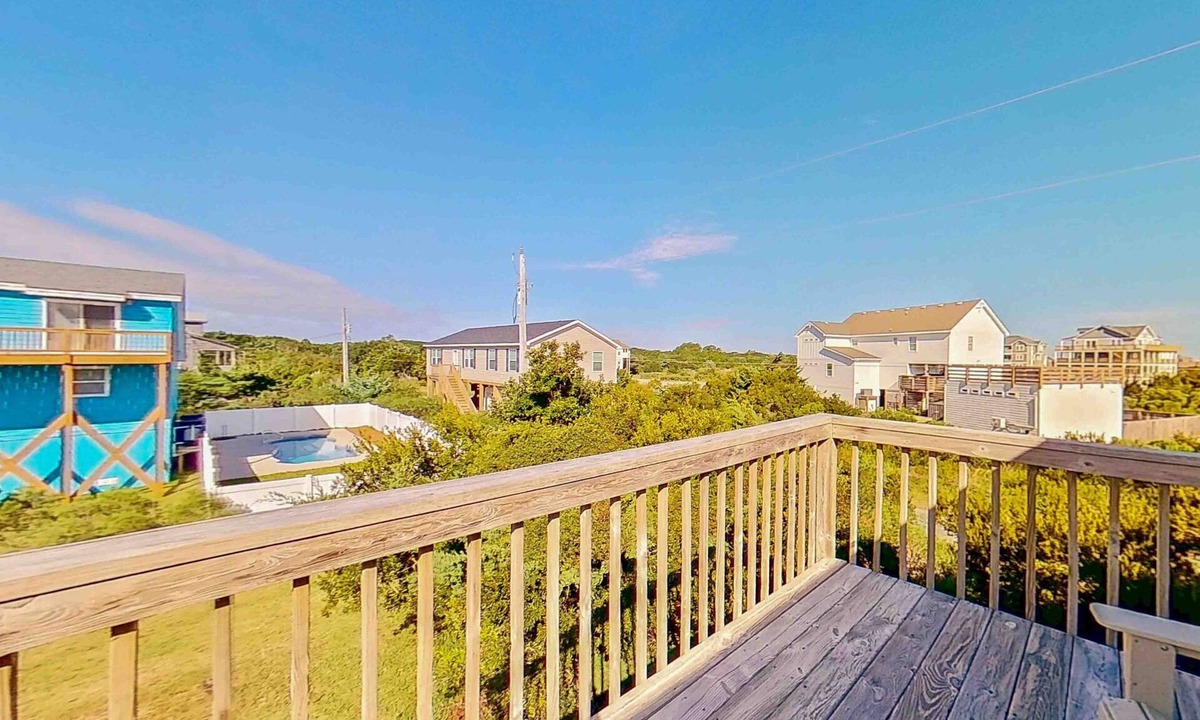 Ocean Isle Estates House | The Sea Shell Shack: Shared pool, balcony & near the beach