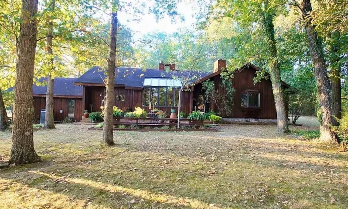 Lebanon House | The Yarborough Ranch is a spacious private retreat located in Lebanon, TN.