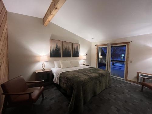 Phillips Hotel | Timber Inn