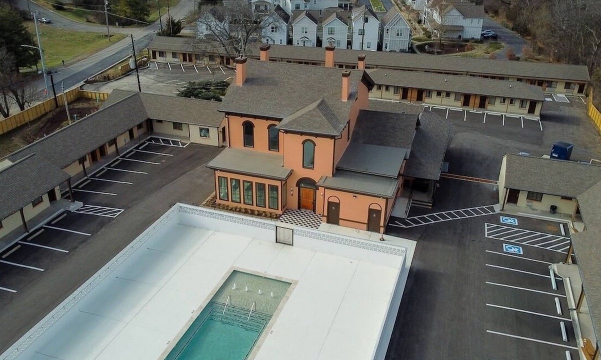 Talbot's Corner Hotel | Tranquil Nashville Room | Mid-Century Modern Vibe | Pool Access & Free Parking