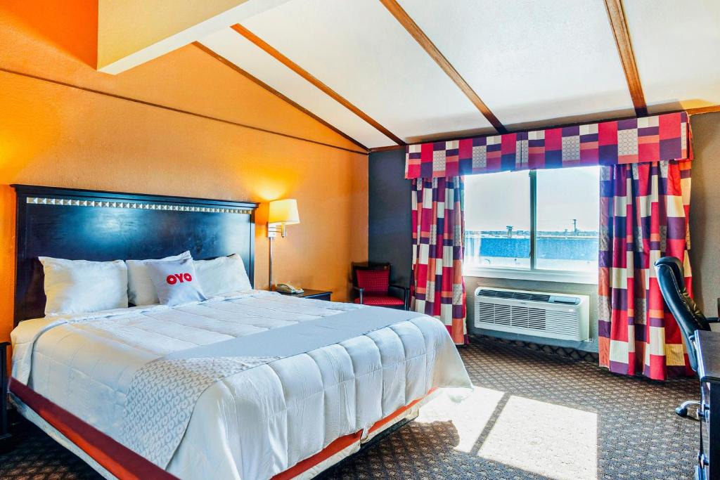 Dodge City Hotel | Travelodge by Wyndham Dodge City KS