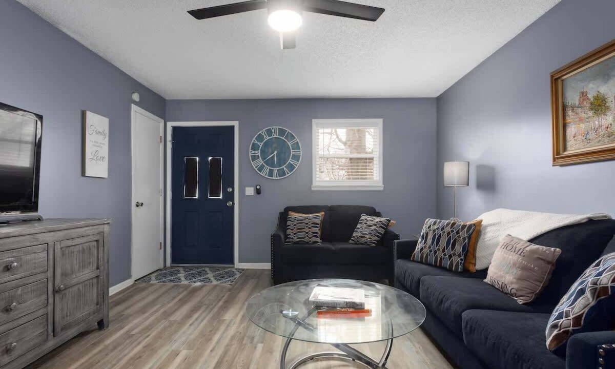 South Kansas City House | TrendyCorpRentalNearHwy