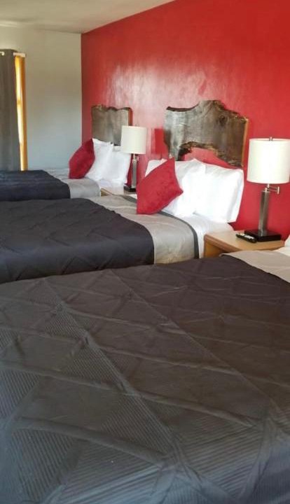 Dickeyville Hotel | Tri-State Wood Inn