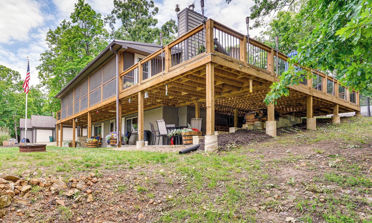 Clinton Cottage | Truman Lake Retreat: Relax and Unwind