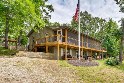 Clinton House | Truman Lake Retreat: Relax and Unwind