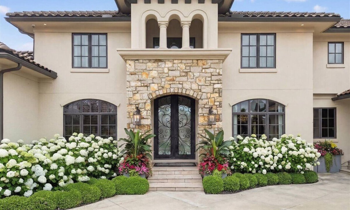 Leawood House | Turn-Key Luxury Soccer Entertainment Home in Kansas City