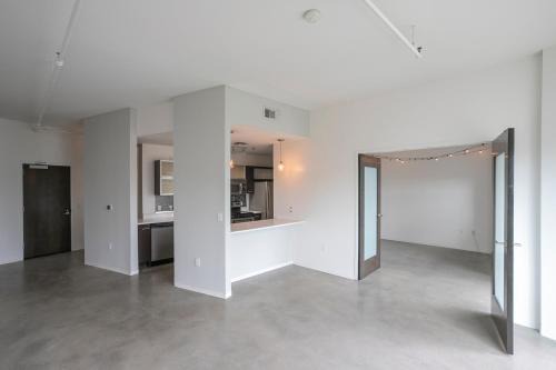East Nashville House | Unfurnished Condo Amazing Layout w Balcony & Storage 30 day minimum