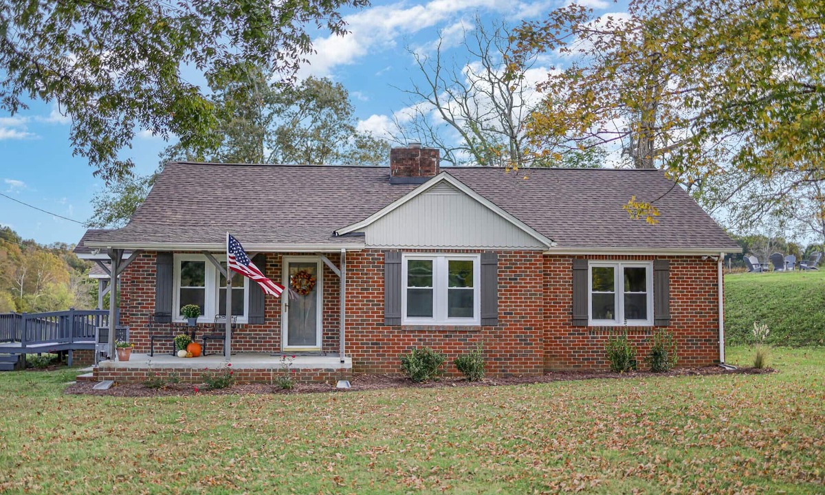 Dickson House | Updated Modern Farmhouse Near Downtown Dickson!
