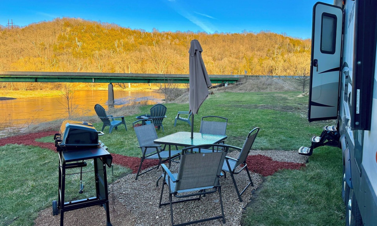 Dorchester House | Upper Iowa river Camper