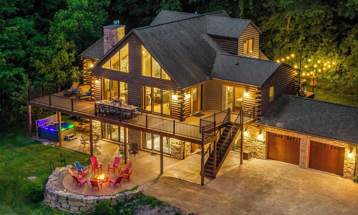 The Galena Territory Cabin | Upscale 5King Bed 5Bath w/Panoramic Views Pets Hot Tub Fire Pit Cinema Games