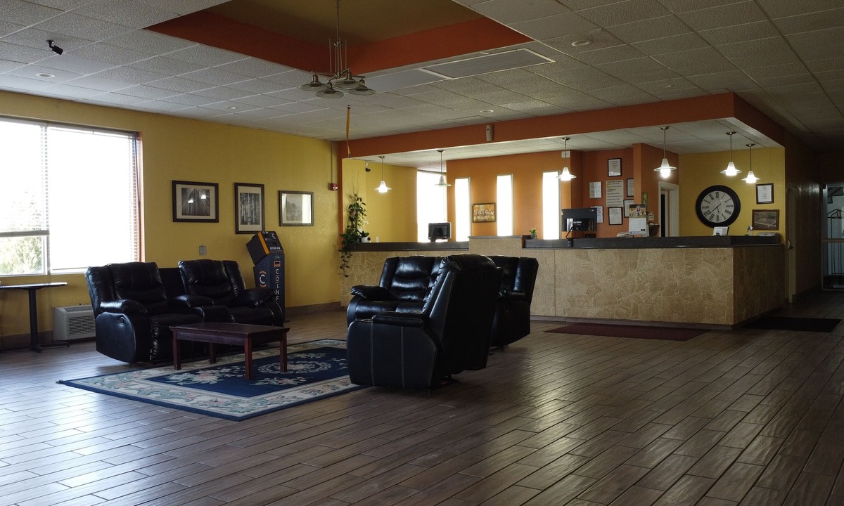 Junction City Hotel | USA Inn Junction City Near Fort Riley