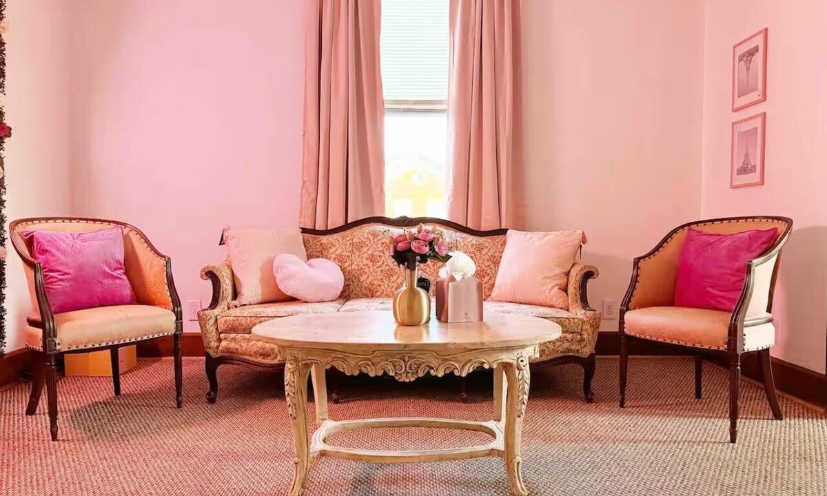 Evansville Apartment | Valentine Suite/1BD/1BA Apt in Holiday House