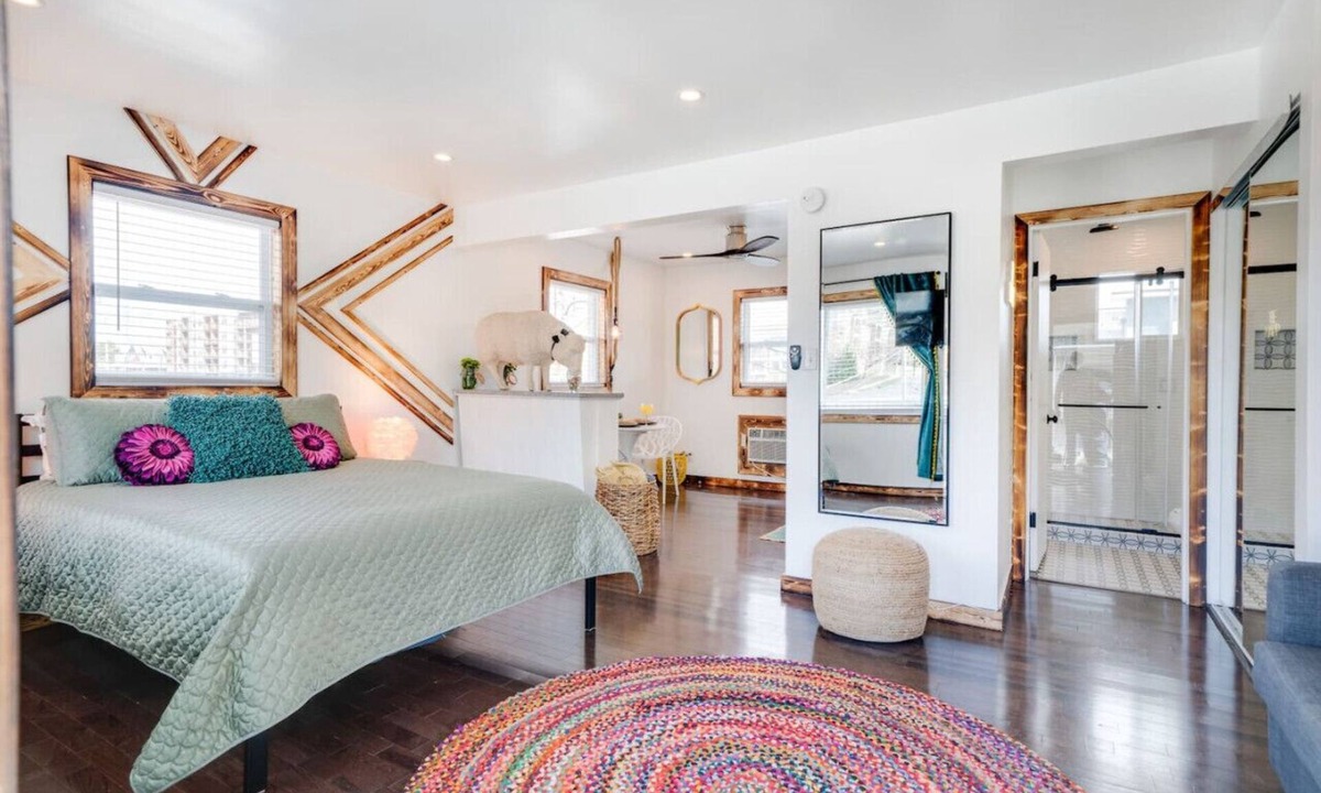 Melrose Condo | VOTED `HAPPIEST` & `MOST JOYFUL` Nash Condo + Pool